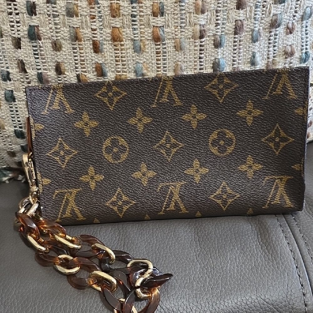 Louis Vuitton Women's Luxury Wallet - Picture 2 of 8